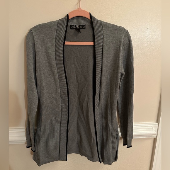 Sweaters - Women’s sweater size small brand: 80 Park